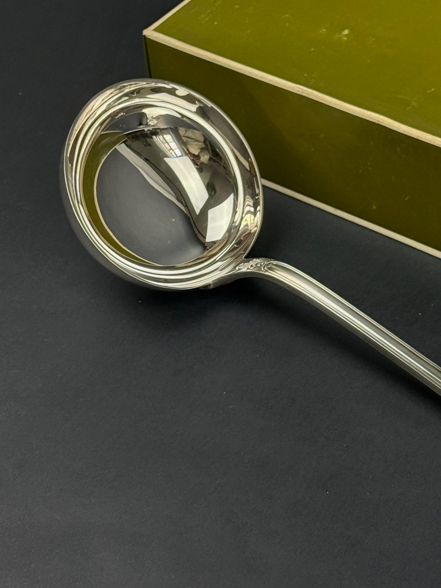 Christofle, rare cuillère à moutarde ou louche à sucre en métal argenté modèle Marly
