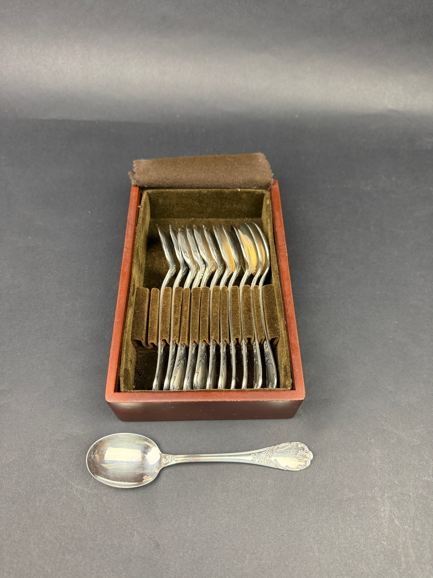 Christofle, suite de 12 cuillères à glace modèle Marly