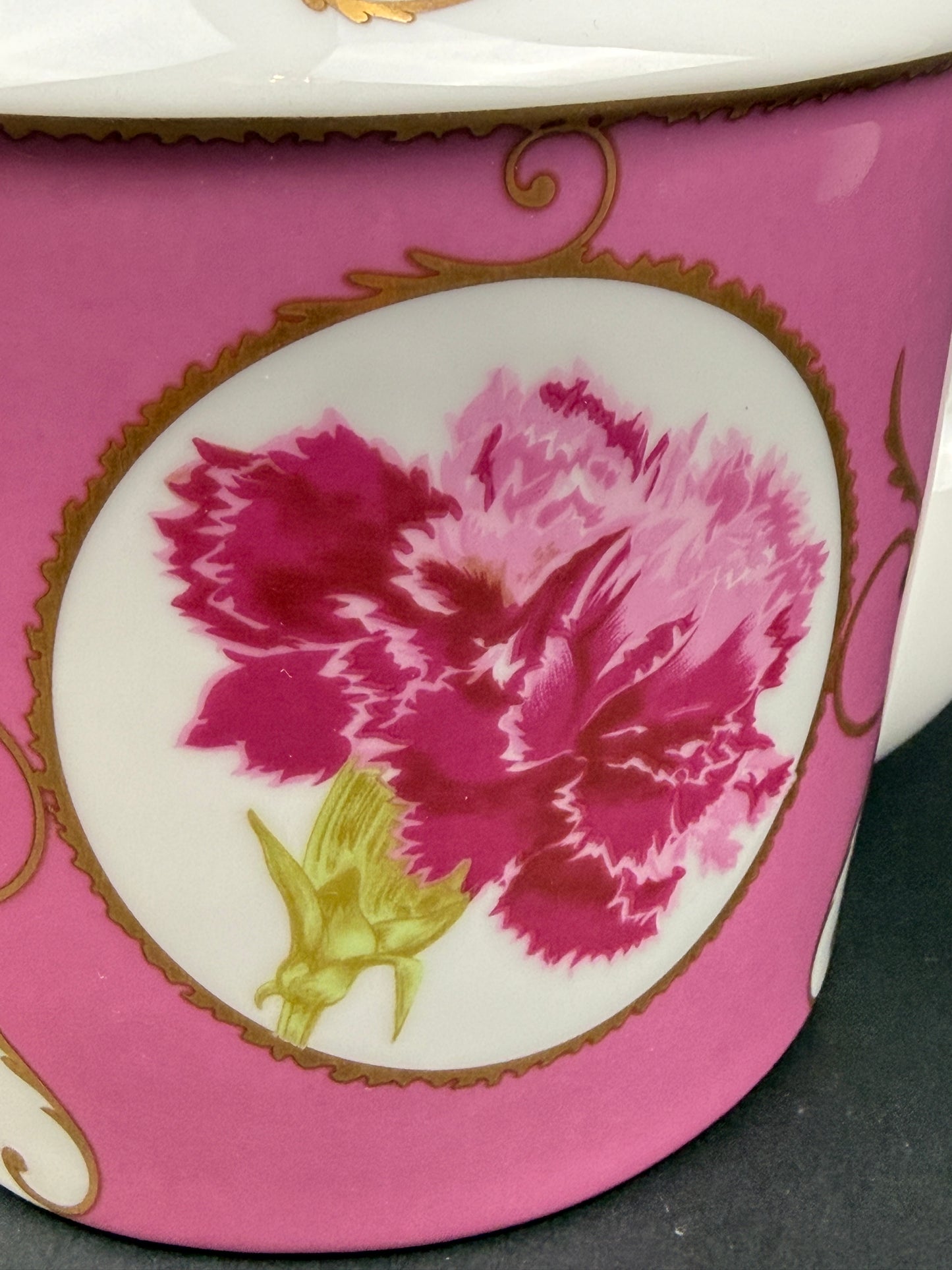 Christian Lacroix, théière en porcelaine modèle Follement