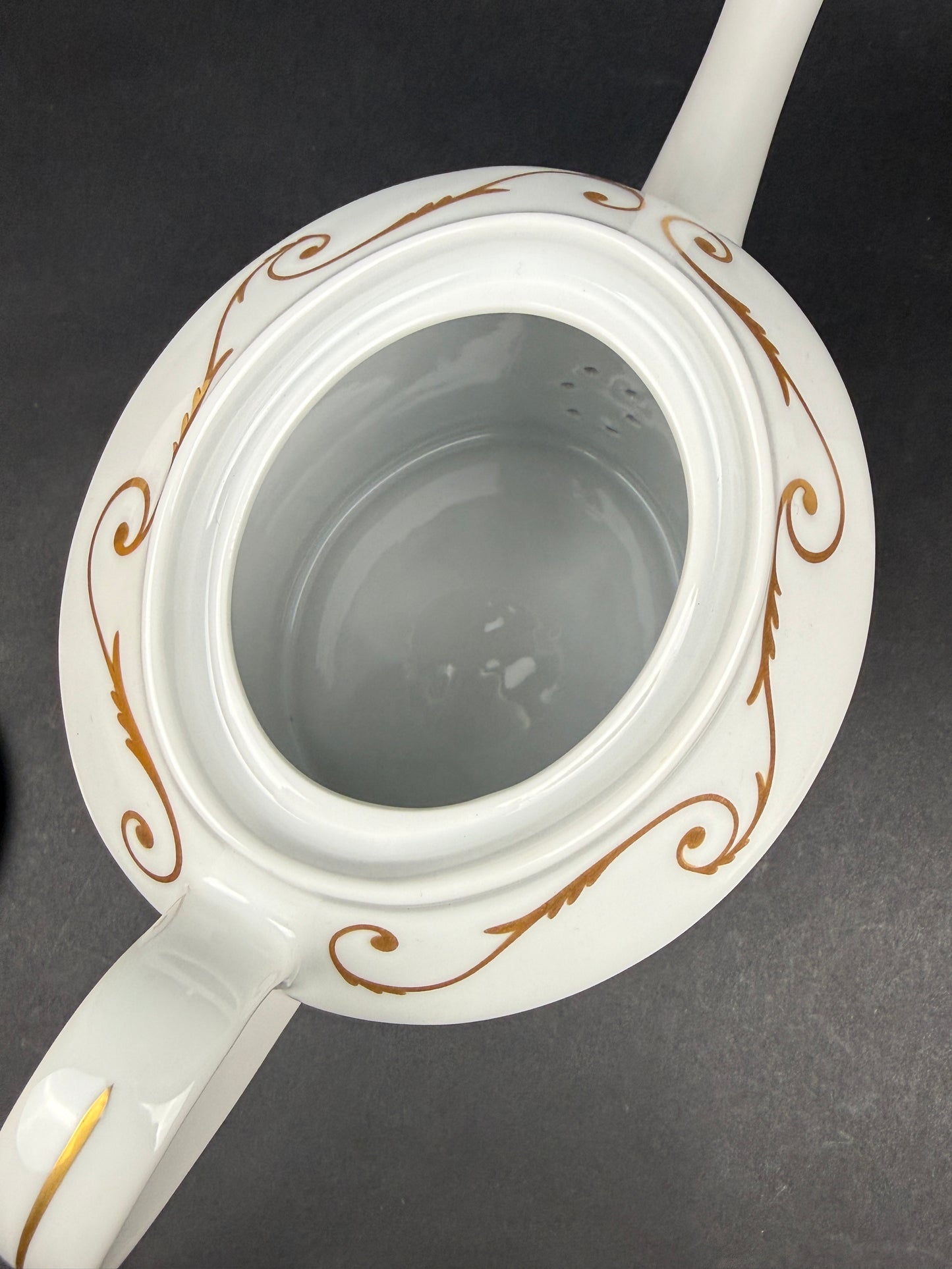 Christian Lacroix, théière en porcelaine modèle Follement