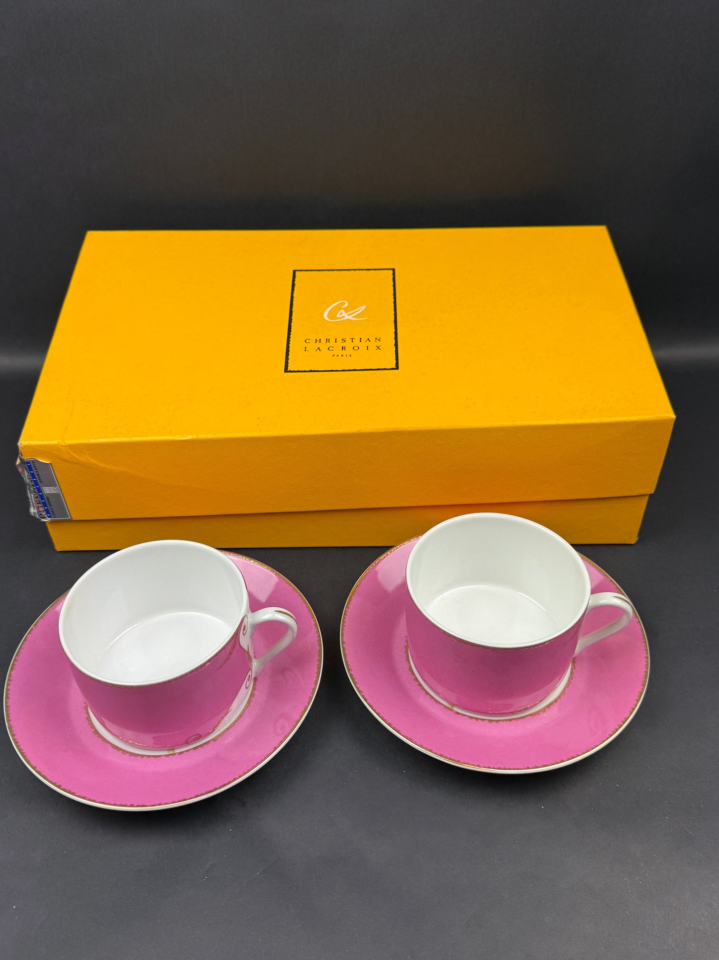 Christian Lacroix, Suite de 2 tasses à déjeuner modèle Follement