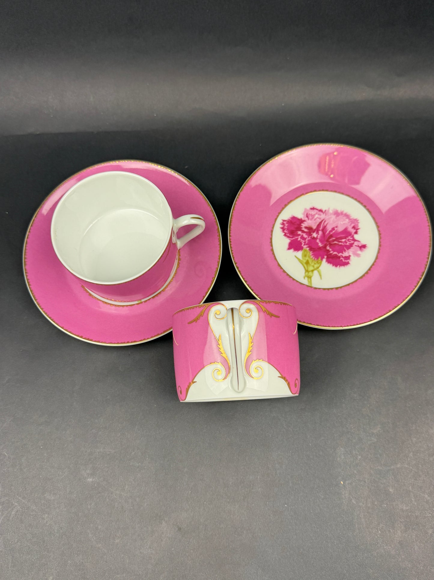 Christian Lacroix, Suite de 2 tasses à déjeuner modèle Follement