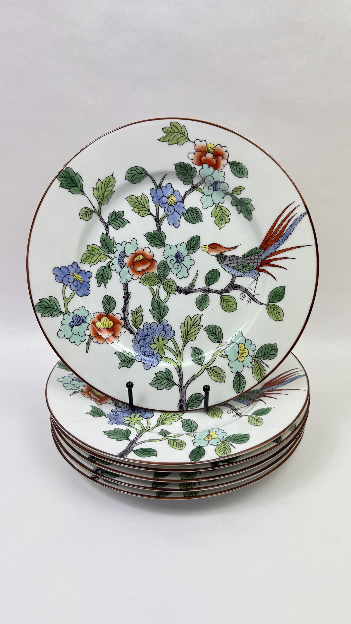 6 assiettes Porcelaine de Paris pour Tiffany & Co, décor oiseau et pivoines peint main, vue d'ensemble