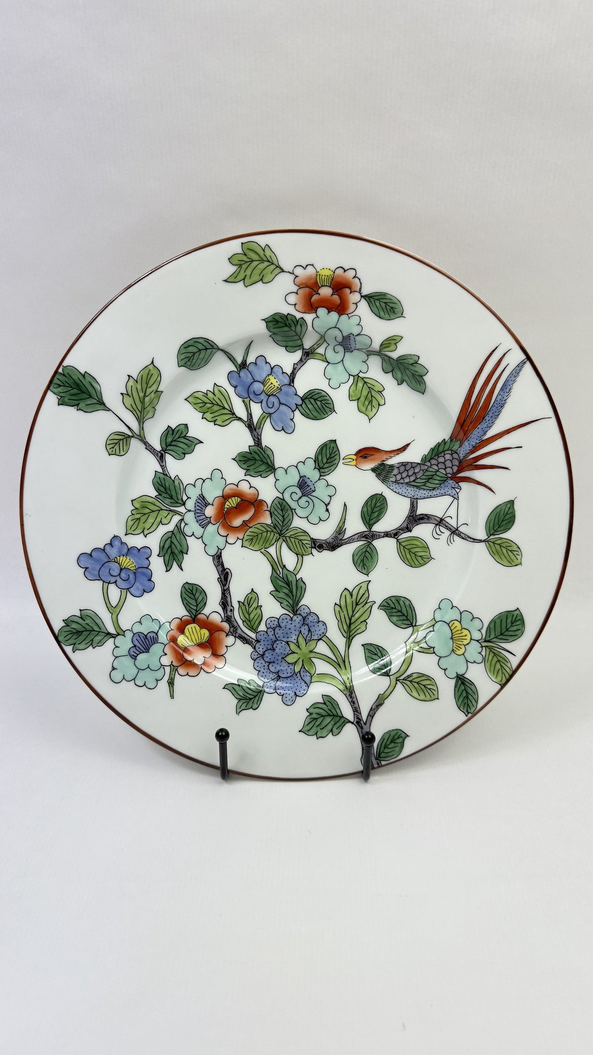 Assiette Porcelaine de Paris pour Tiffany & Co, décor oiseau et pivoines, vue de face
