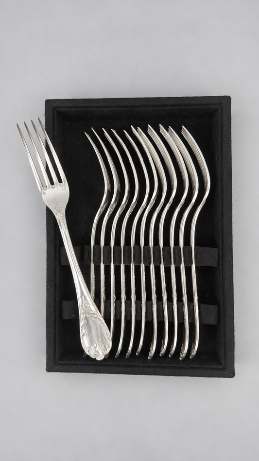 Douze fourchettes de table Christofle Marly dans leur coffret noir