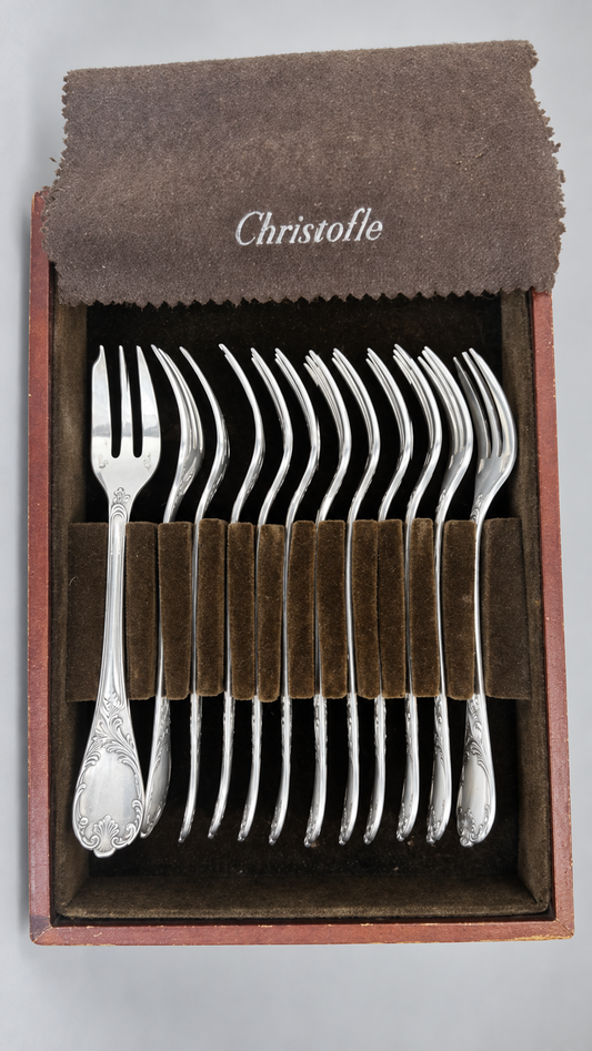 Les 12 fourchettes à gâteau Christofle Marly dans leur coffret