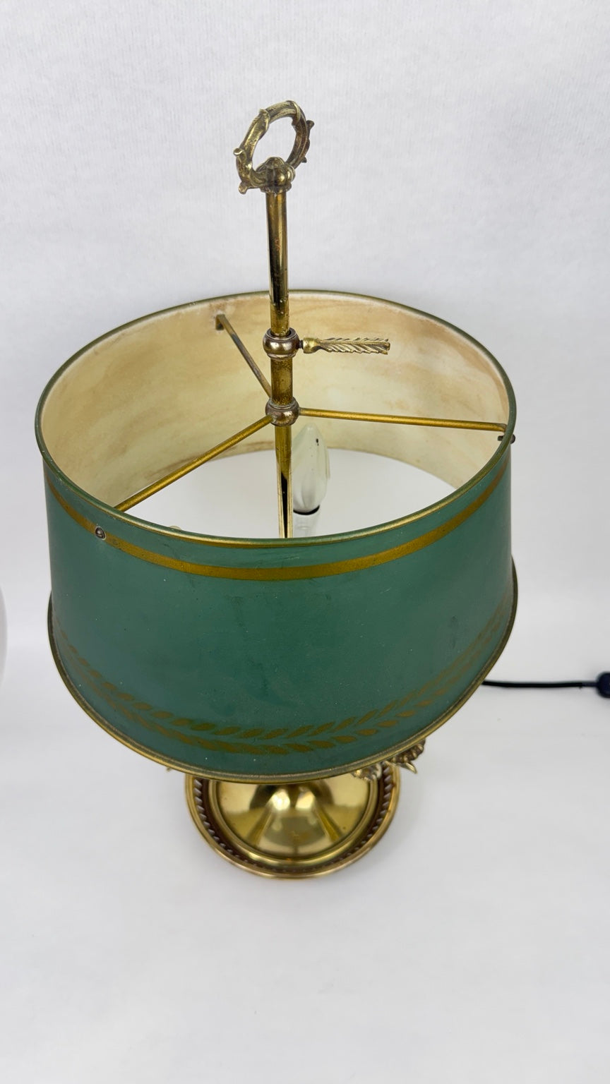 Lampe bouillotte aux griffons, détail et état