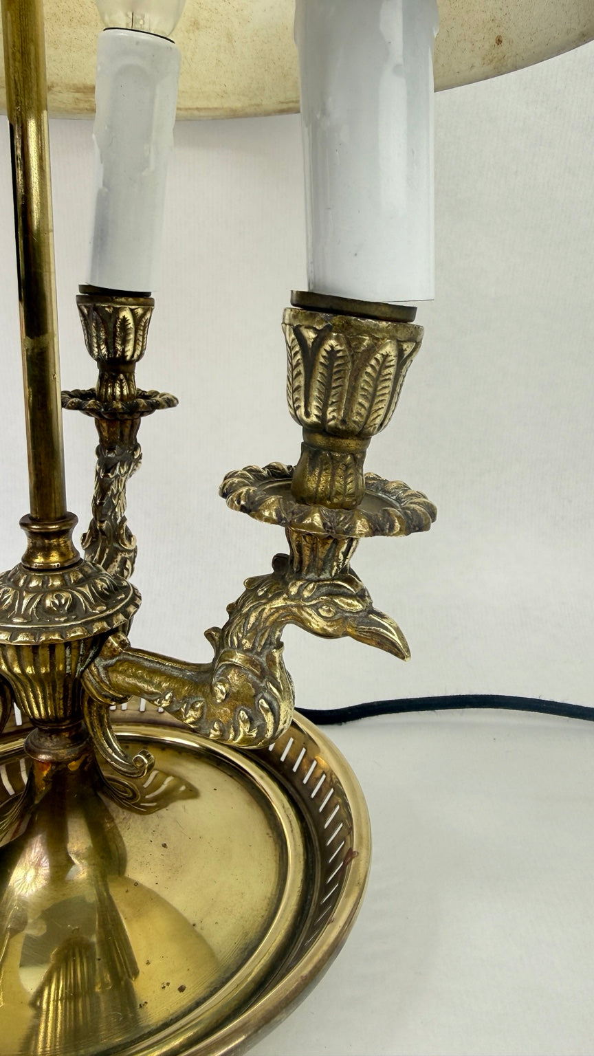 Lampe bouillotte aux griffons, détail et état