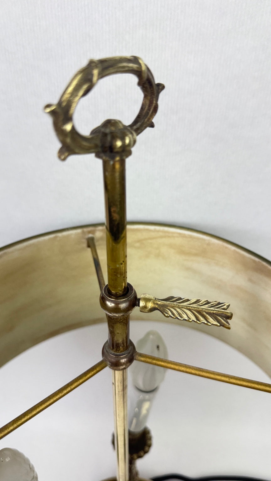 Lampe bouillotte aux griffons, détail et état