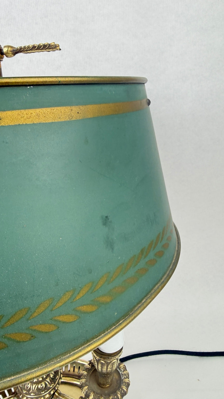 Lampe bouillotte aux griffons, détail et état