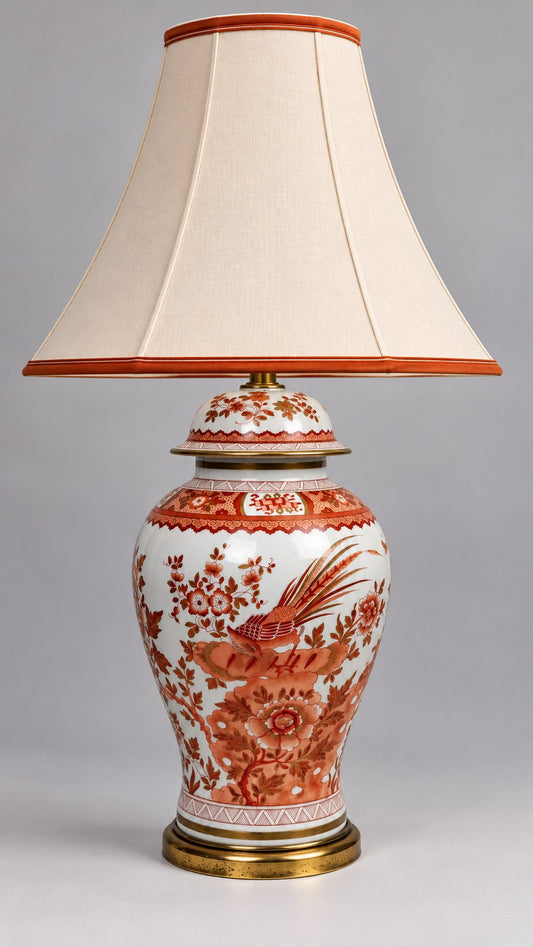Lampe potiche en porcelaine rouge de fer et or, suggestion de présentation avec abat-jour (non fourni)