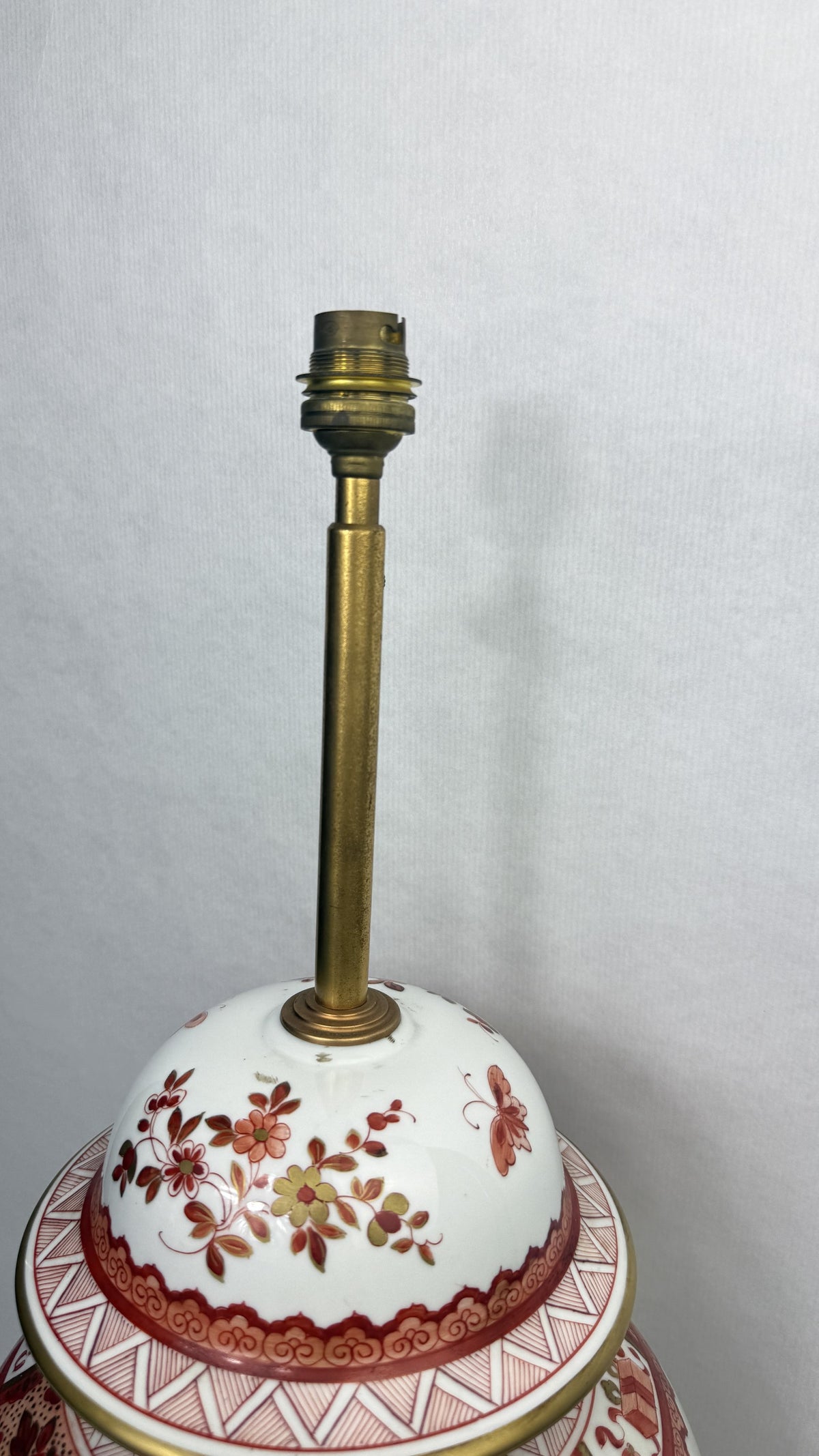 Lampe potiche en porcelaine, tige en laiton réglable et douille à baïonnette