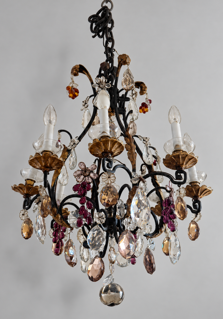 Lustre cage à pampilles et fruits en verre, Maison Baguès, six lumières