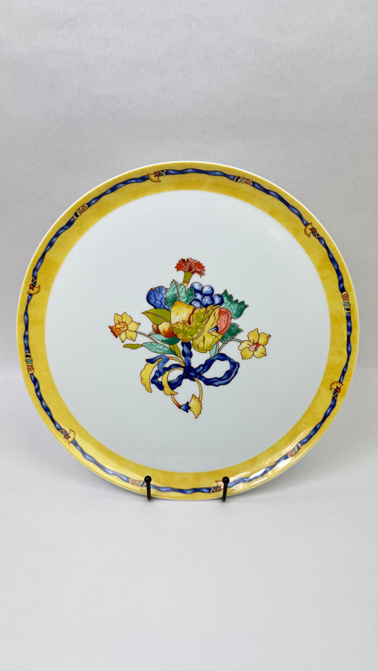Bernardaud Limoges – Plat à tarte modèle Borghèse jaune, fruits et ruban bleu – 31,5 cm
