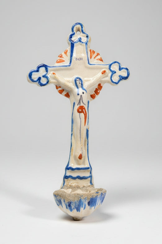 Bénitier de chevet en céramique émaillée polychrome, Martres-Tolosane, Auvillar – vue 1