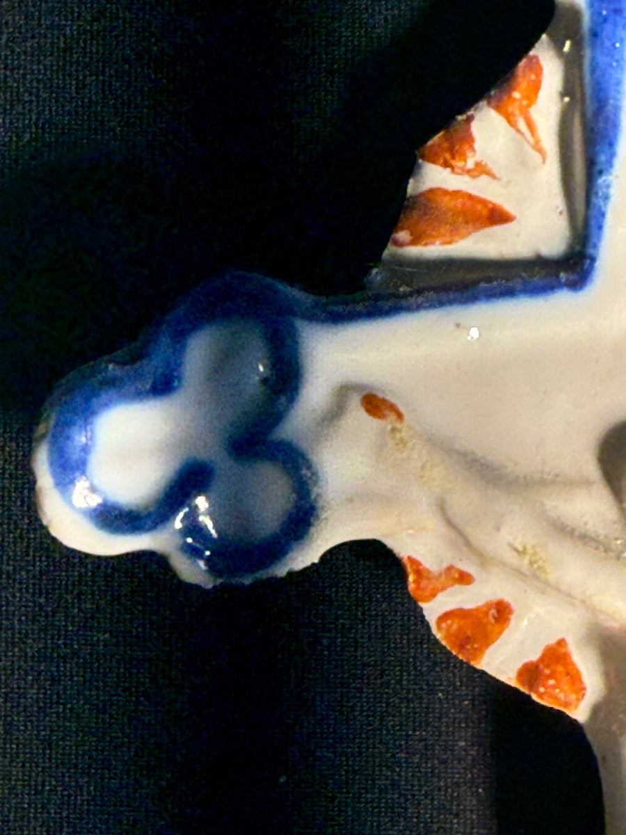Bénitier de chevet en céramique émaillée polychrome, Martres-Tolosane, Auvillar – vue 4