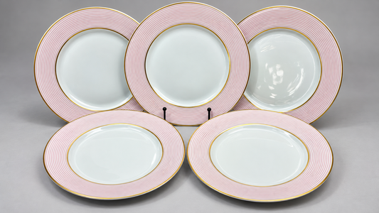 Raynaud Mille Raies, cinq assiettes plates, photographie 1